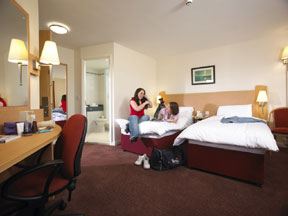 - Hampton by Hilton Belfast City Centre Twin bedroom
