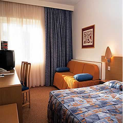 Novotel Birmingham Airport Hotel Room