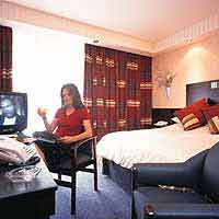 Ramada Leeds Parkway hotel bedroom