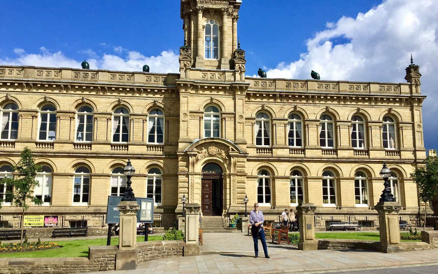 Victoria-Hall-Saltaire