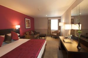 Aberdeen Airport Dyce bedroom