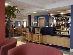 Holiday Inn Express Bar