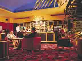 Ramada Plaza Gatwick bar