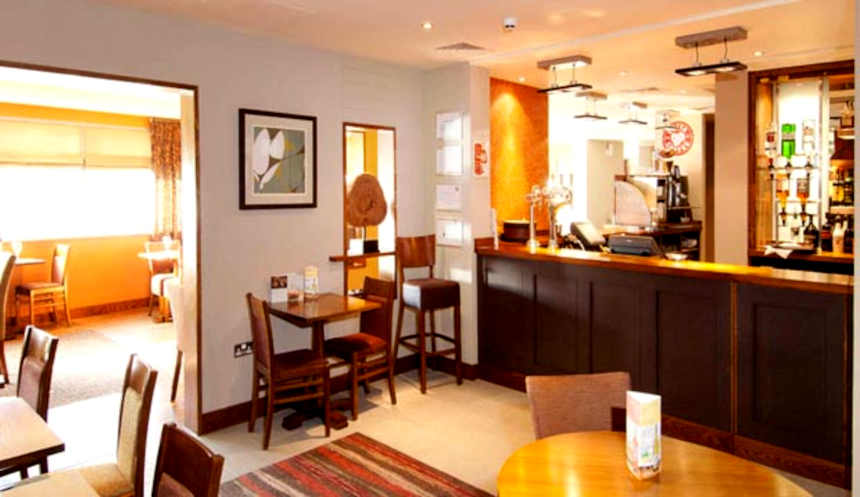 Premier Inn Hotel John Lennon Airport Bar