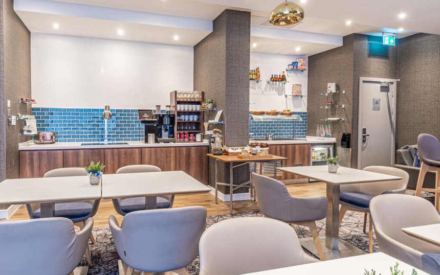 DoubleTree by Hilton London Angel Kings Cross Breakfast Room