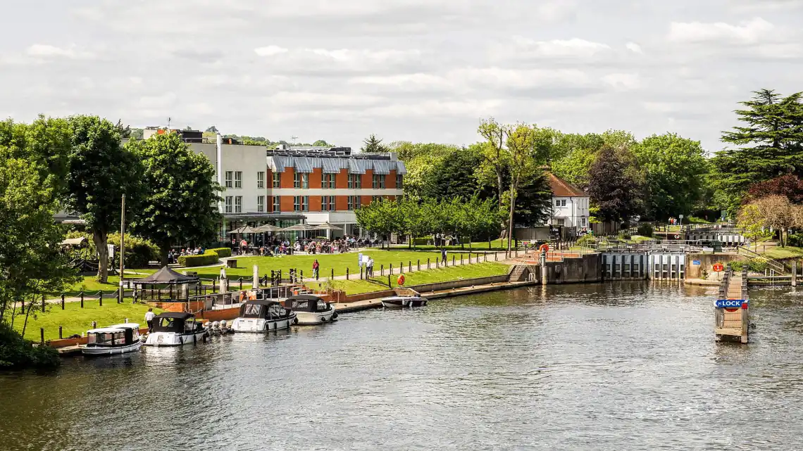 The Runnymede On Thames - near Windsor and Heathrow